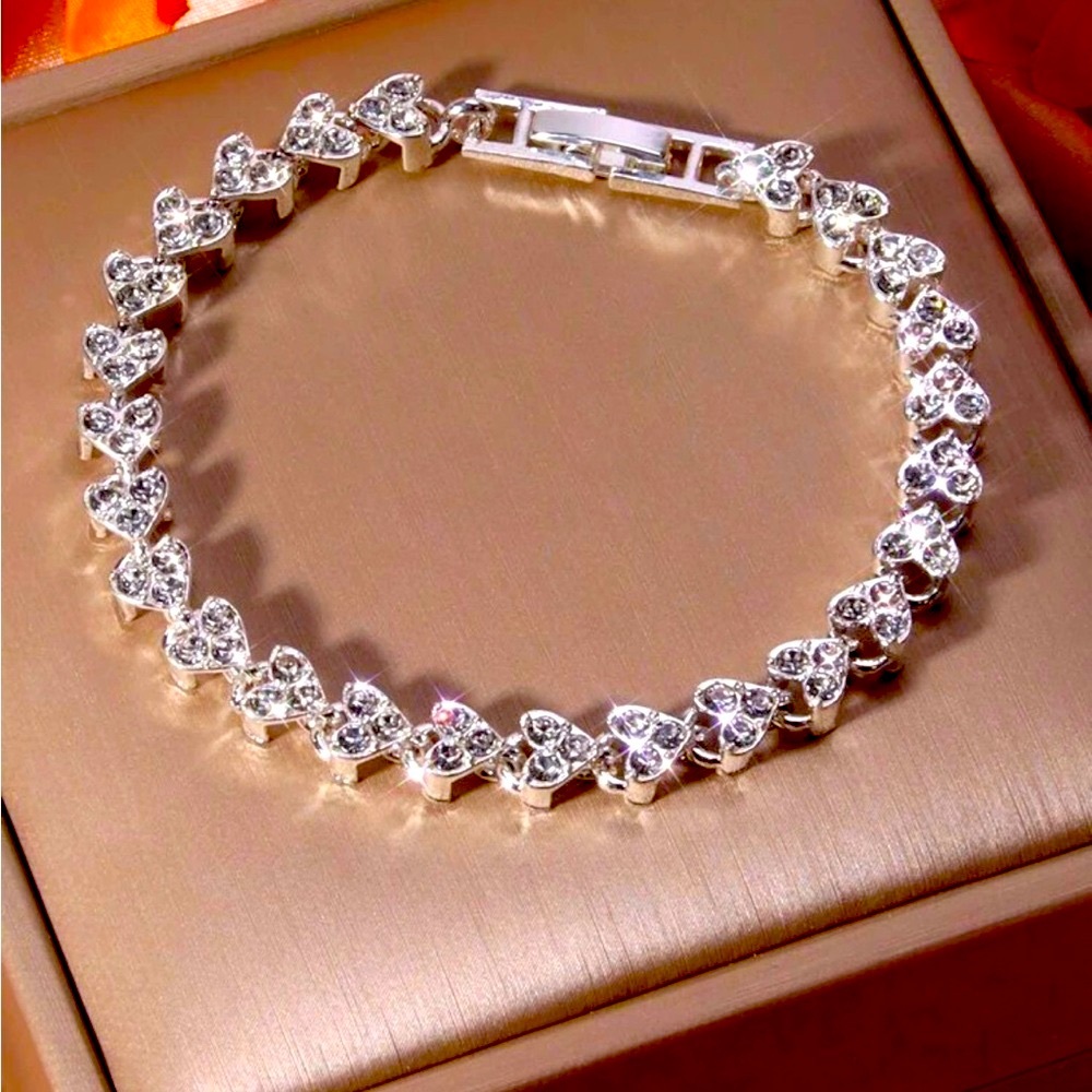 Rhinestone Heart Bracelet NEW 🏷️